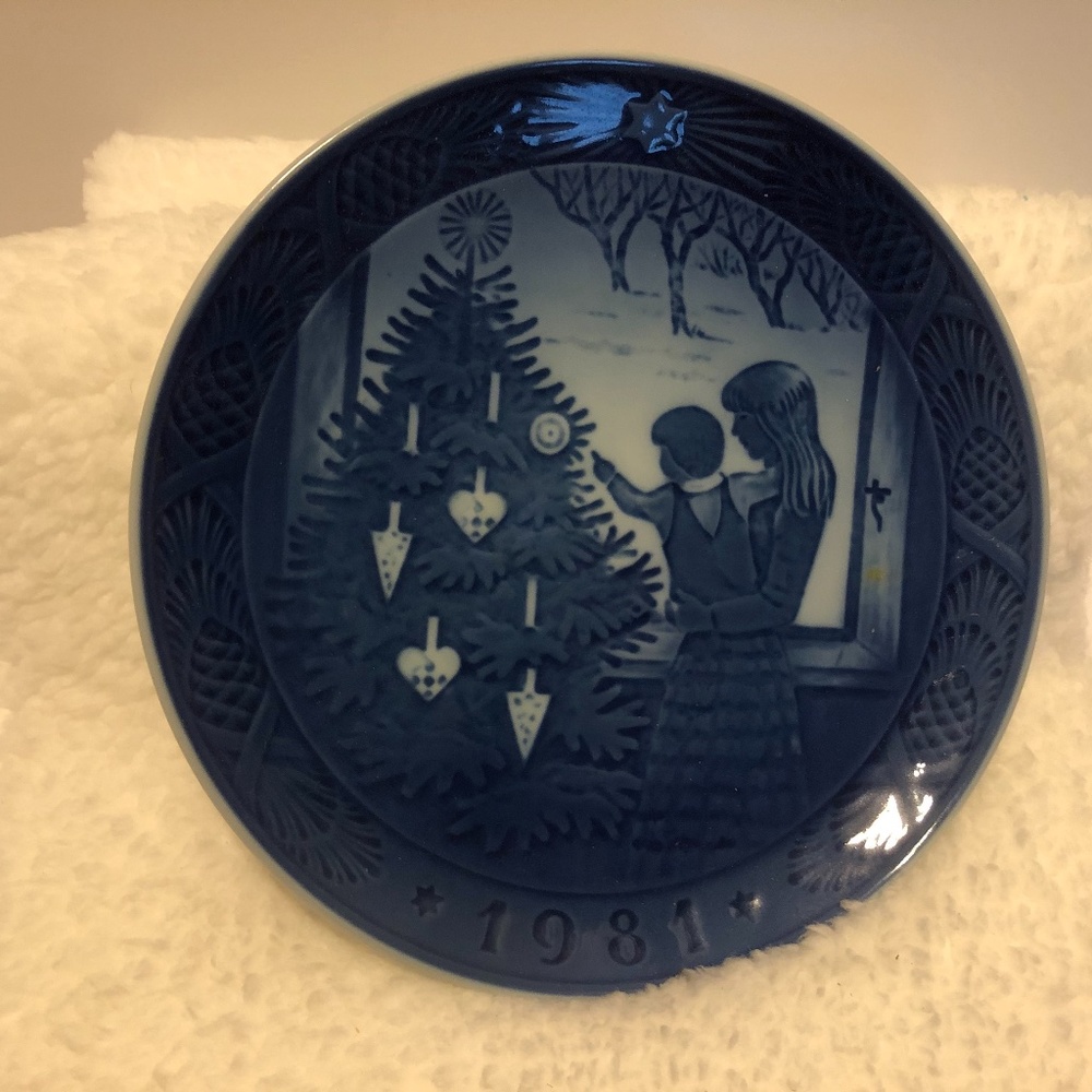 1981 Royal Copenhagen Christmas Plate